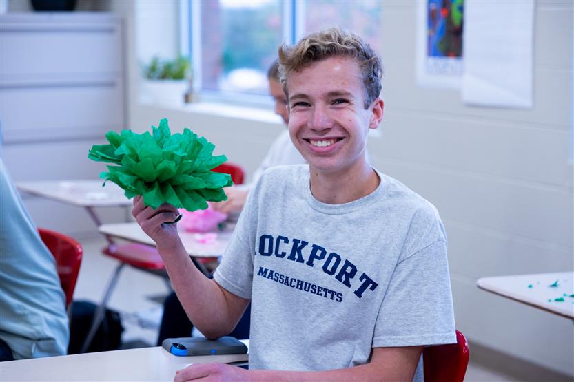 Students make a tapete